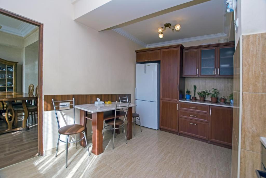 Lesi Apartament Yerevan Exterior foto